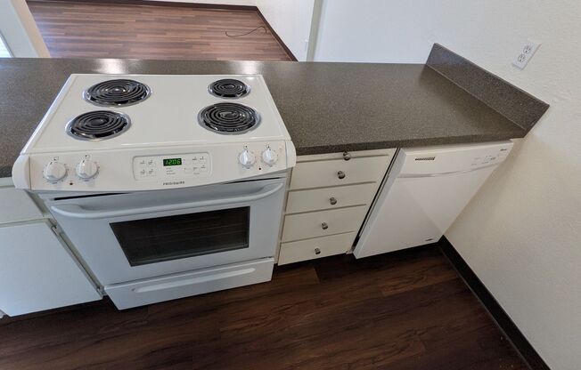 1 bed, 1 bath, 700 sqft, $1,375, Unit #13