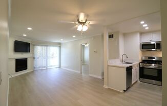 1/bed,1 bath condo in Woodland Hills gated community!