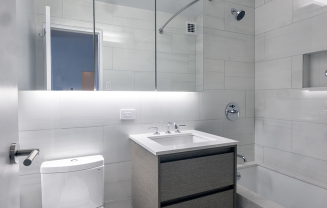 1 bed, 1 bath, $5,750, Unit 17D