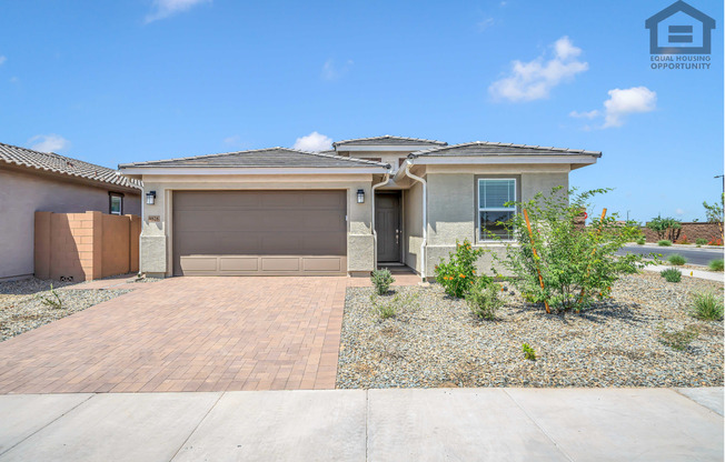 4Bed/3Bath House at Thomas Rd/99th Ave! Ready for Immediate Move-In! -- Mother-In-Law Suite W/Private Entrance!