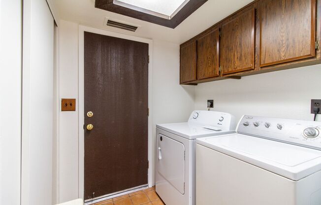 EXCELLENT 2BED, 1.5BATH TOWNHOUSE LOCATED NEAR 48TH ST & GUADALUPE