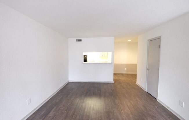 1 bed, 1 bath, 799 sqft, $850, Unit 035