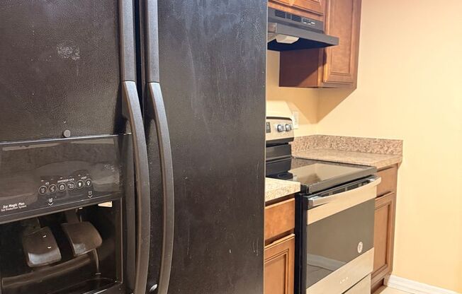 2/2 Condo with Lake Views