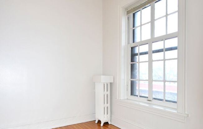 2 beds, 1 bath, 816 sqft, $1,320, Unit 24 - 215