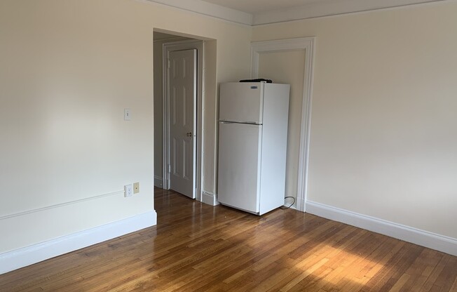 Studio, 1 bath, 350 sqft, $1,500, Unit 84