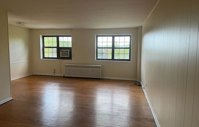 Studio, 1 bath, 487 sqft, $1,300, Unit Fifth 201