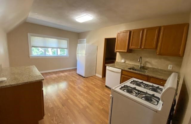 2 beds, 1 bath, 1,600 sqft, $2,100, Unit 3