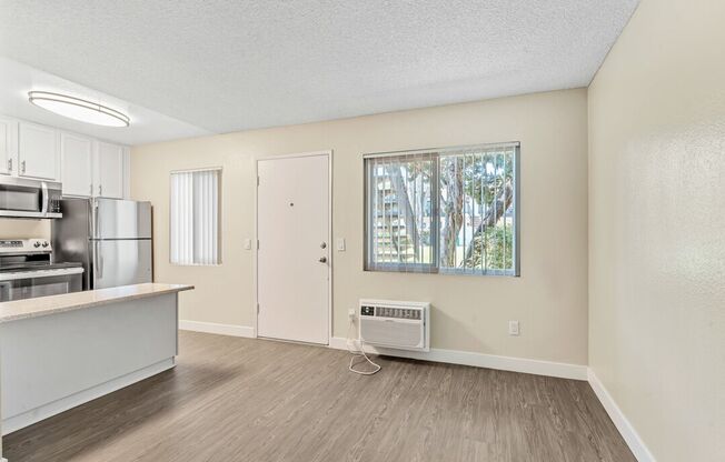 1 bed, 1 bath, 450 sqft, $1,832, Unit Unit 015