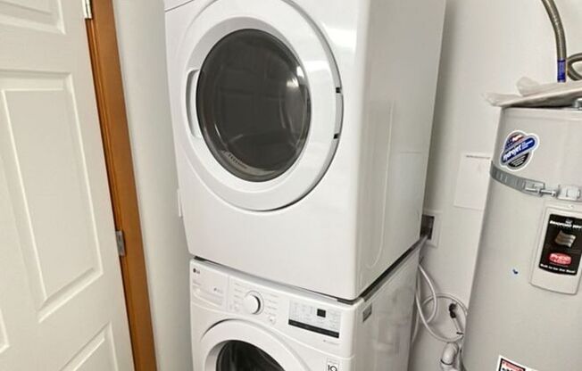 3 beds, 1 bath, $2,250, Unit 1200 #105
