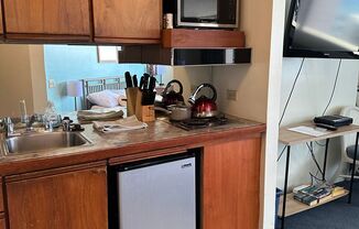 Waikiki Marina Studio with Ocean Views