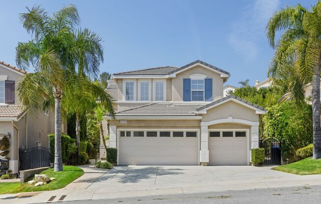 Gorgeous 3BD 2-Story Home in the Sorrento Community in Porter Ranch!