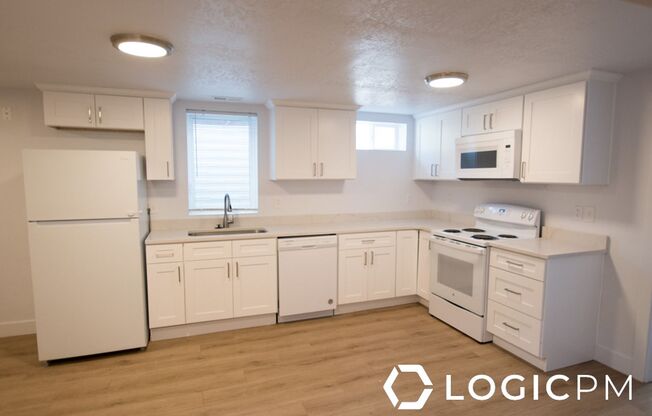 2 beds, 1 bath, 998 sqft, $1,350