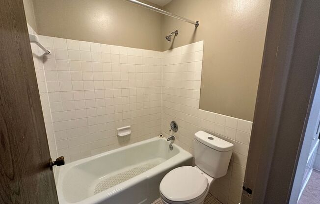1 bed, 1 bath, 692 sqft, $1,200, Unit 201