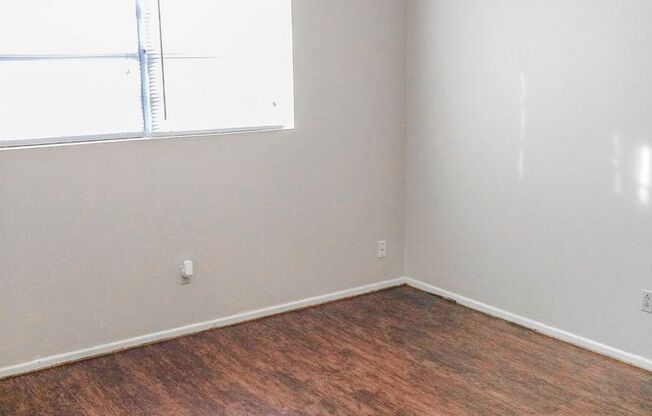 2 beds, 1 bath, 910 sqft, $725, Unit A