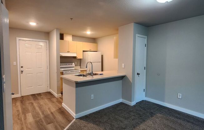 2 beds, 1 bath, $1,725, Unit #204