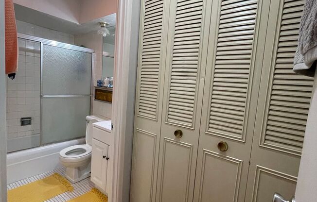 Studio, 1 bath, 390 sqft, $1,350, Unit 541-206