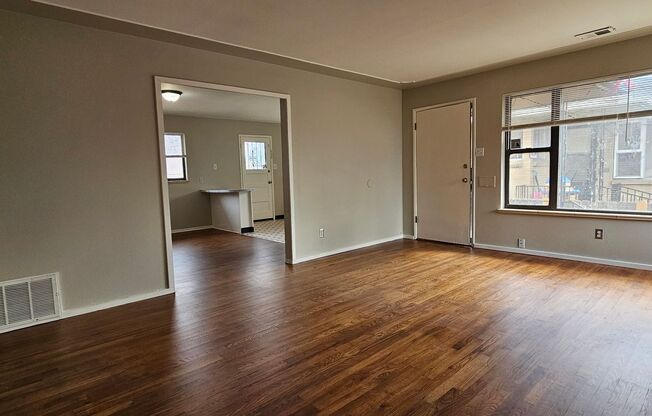 1134-1138 N Akron St