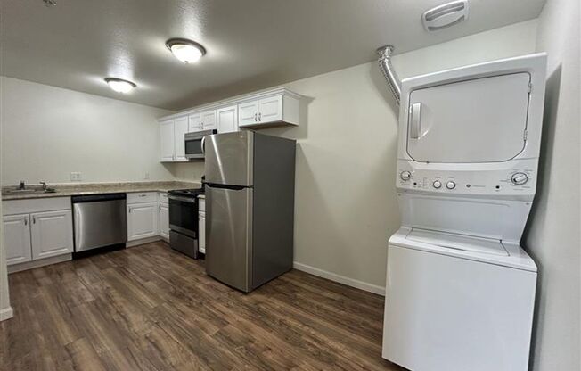 2 beds, 1 bath, 900 sqft, $1,495, Unit 05