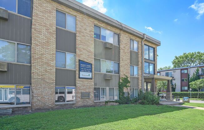 1 bed, 1 bath, 450 sqft, $1,005, Unit 700-21
