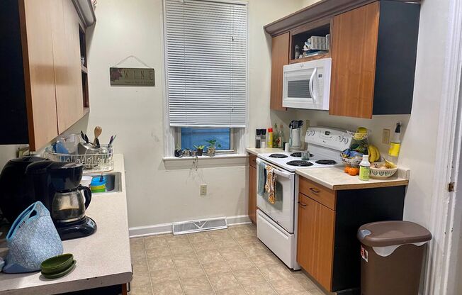 Spacious 4 Bedroom  in Slopes w/ Laundry & Central Air
