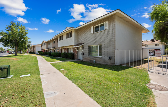 2Bed/1.5Bath Townhome at 15th Ave/Camelback! Ready for Immediate Move-In!