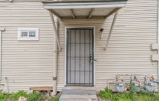 2407 S NEW BRAUNFELS AVE
