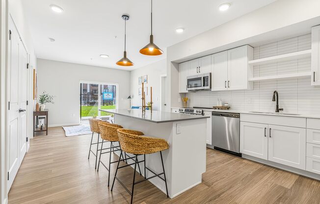 2 beds, 2 baths, 1,029 sqft, $1,775, Unit 1-204