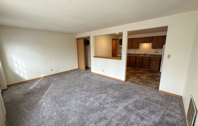 2 beds, 1 bath, $875