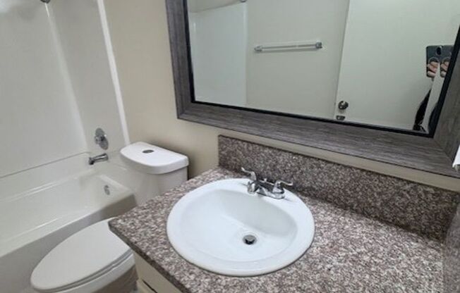 2 beds, 2 baths, 865 sqft, $1,595, Unit 42