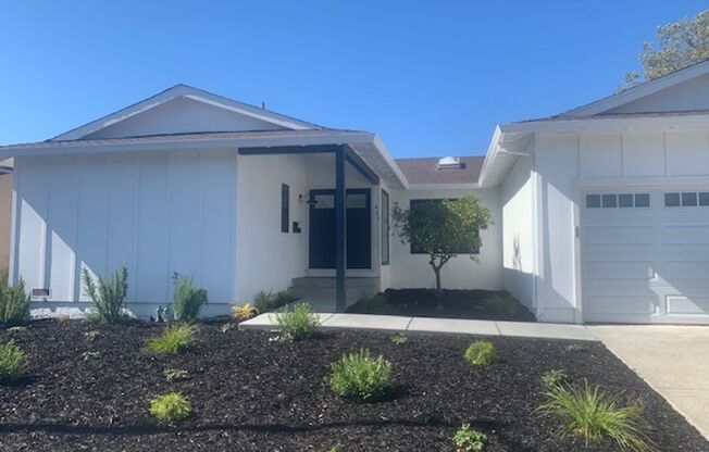 ~ Modern Single Level 4 Bedroom, 2 Bath House In East Petaluma ~