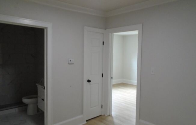 2 beds, 1 bath, $1,600