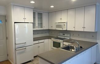 2 beds, 1 bath, $1,875, Unit 1st Floor - 700