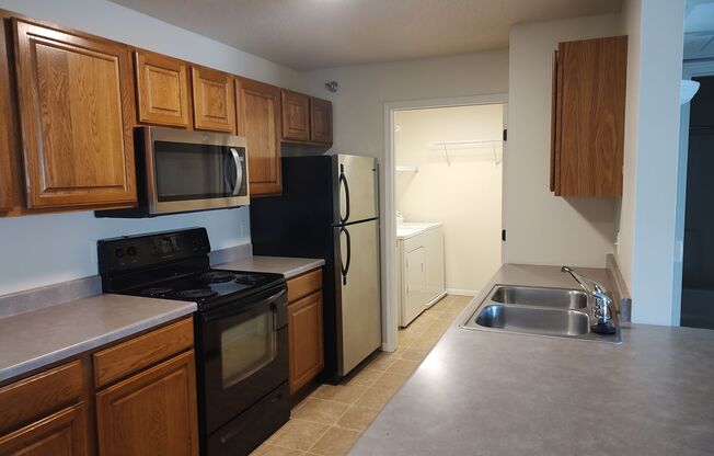 2 beds, 2 baths, $1,325, Unit B-202