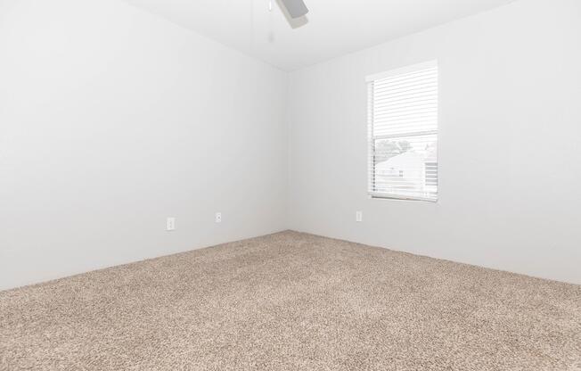 2 beds, 1 bath, 853 sqft, $1,049