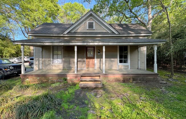 2 Bedroom in College Hill Convenient to UNCG and Downtown Greensboro!