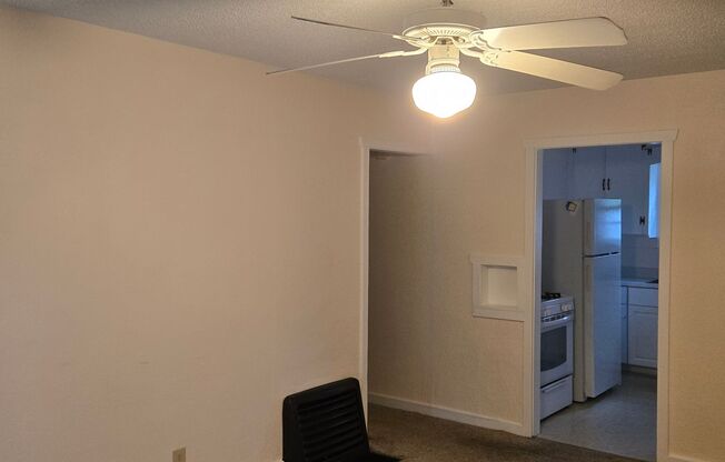 CUTE 2 bedroom, 1 bath cottage on WESTSIDE of Colorado Springs