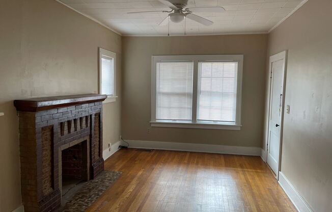 310 W Elm Apt 1E