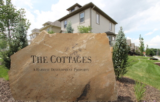 The Doll House -- Cool Two Bedroom at The Cottages on Vinton!