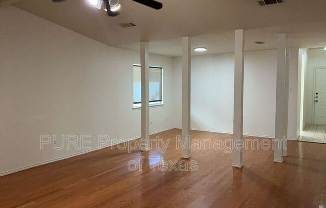 6005 AVERY IS AVE