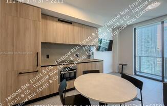 121 NE 5 ST
