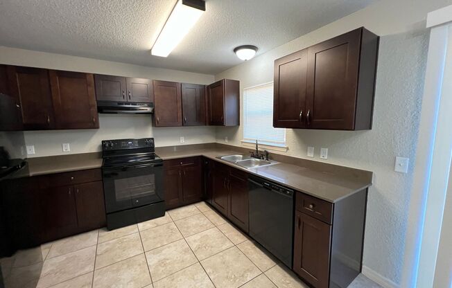 3 beds, 2 baths, $1,599