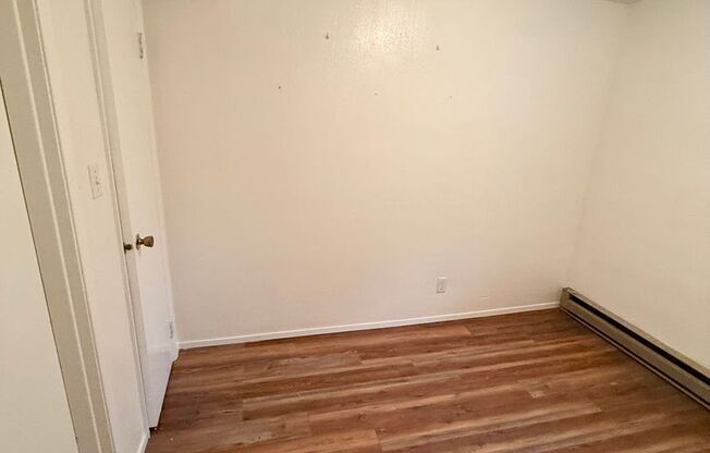 1 bed, 1 bath, 700 sqft, $1,500, Unit B