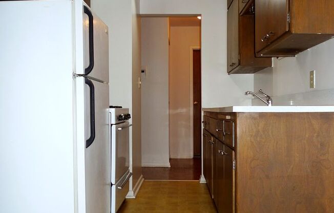 Studio, 1 bath, 375 sqft, $905, Unit 24 - 01