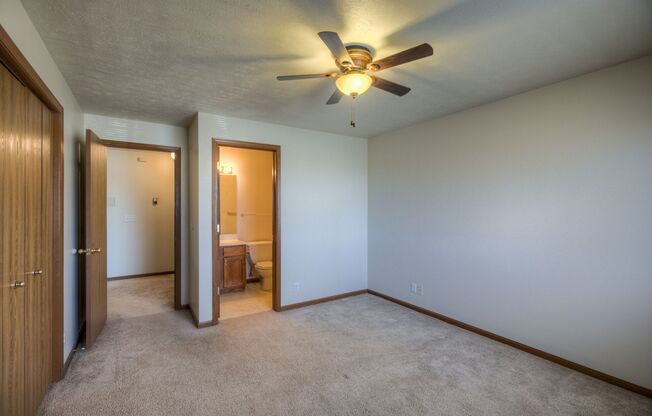 2 beds, 2 baths, $1,210, Unit 02