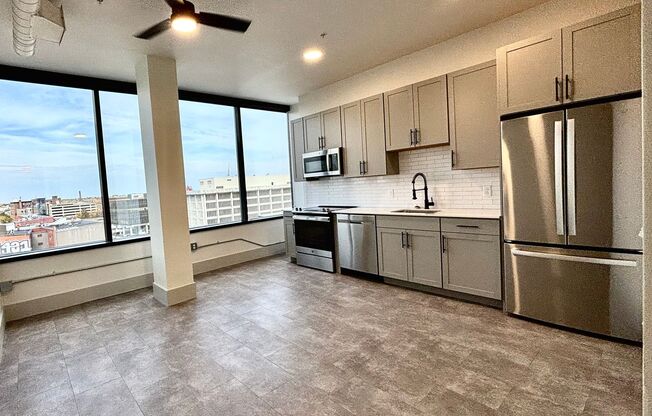 1 bed, 1 bath, 589 sqft, $1,700, Unit 39-718