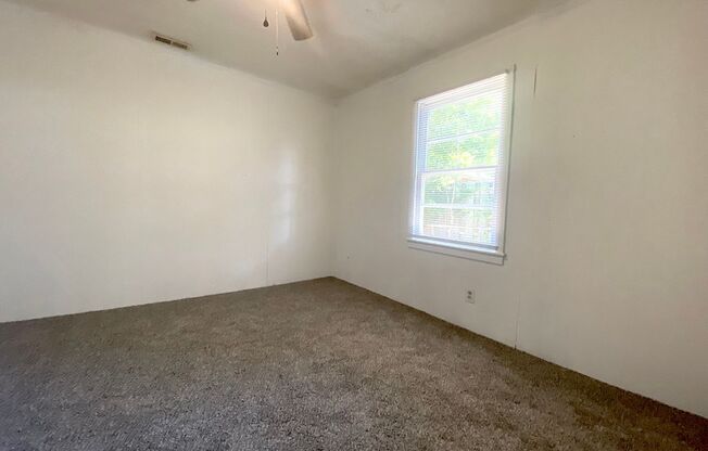 3 beds, 1 bath, $1,000