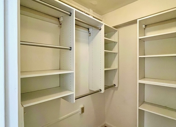 1 bed, 1 bath, 566 sqft, $2,800, Unit B605