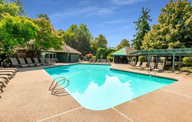 Kings Court Beaverton OR swimming pool and leasing office