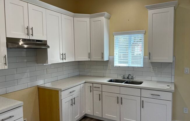 Renovated studio ADU in an excellent area of Uptown Whittier, ALL UTILITIES INCLUDED