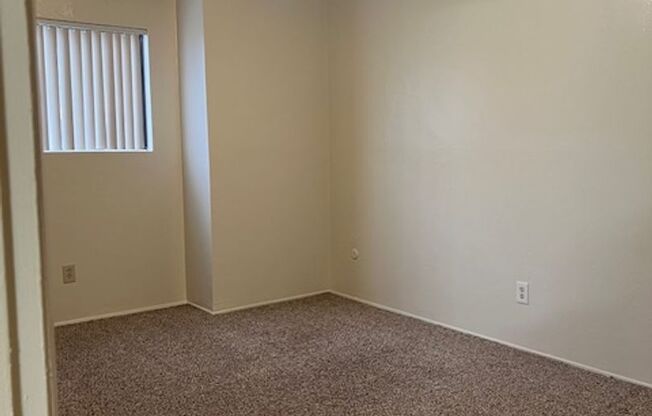 2 beds, 1 bath, $1,095, Unit 15